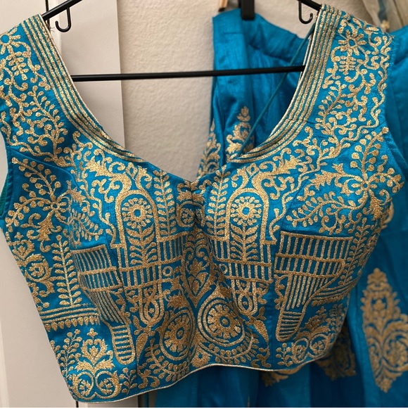 Authentic embroidered imported Indian silk wedding lehenga - Picture 10 of 16